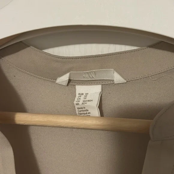 H&M blouse - Picture 2 of 4